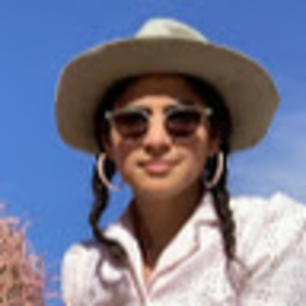 Meet your Posher, Danielle